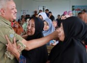 Pasca Bencana Pinrang, Bupati Irwan Hamid Turun Langsung Berikan Bantuan