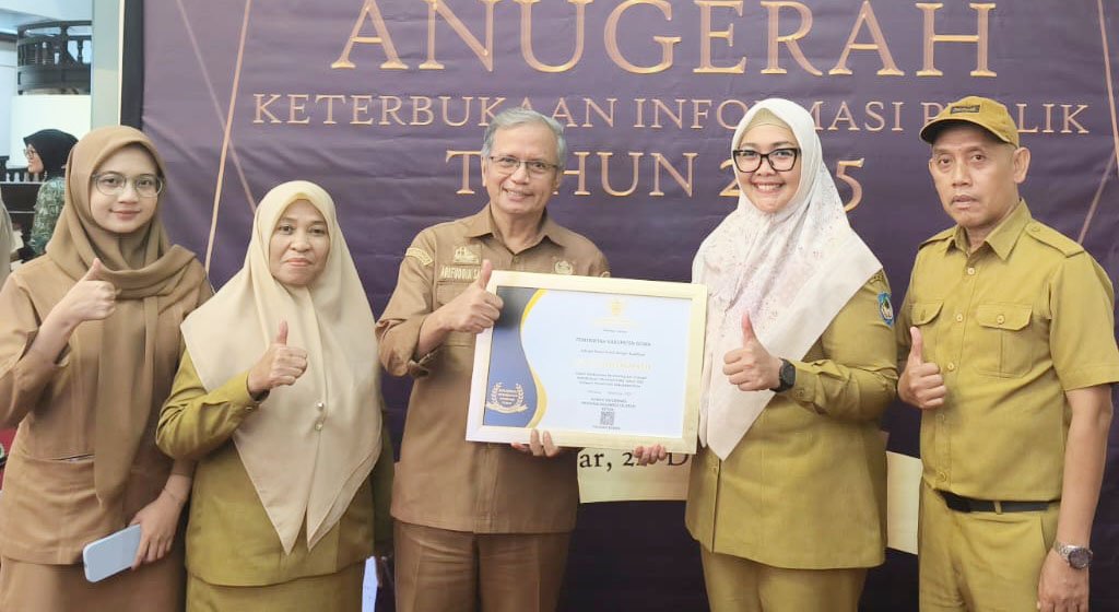 Pemkab Gowa menerima penghargaan Keterbukaan Informasi Publik kategori Cukup Informatif dari Komisi Informasi Sulawesi Selatan.