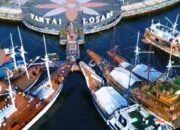 Ikon wisata Pantai Losari di Kota Makassar, kawasan pesisir ikonik Sulawesi Selatan.