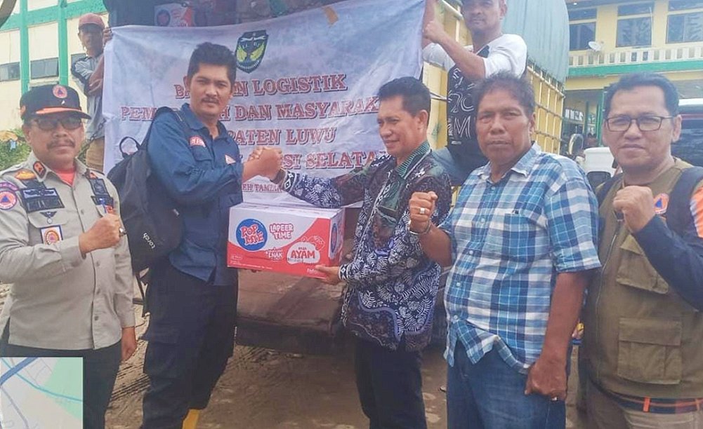 Penyerahan bantuan Pemkab Luwu untuk korban bencana banjir dan longsor Aceh Tamiang