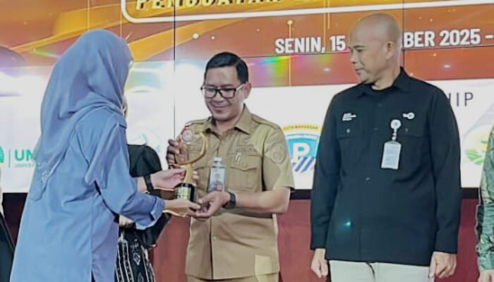 Radio Suara Bandar Madani dan TV Peduli Parepare Kembali Raih Penghargaan KPID Awards Sulsel 2025