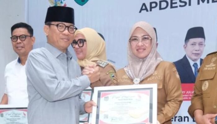 Peduli Pembangunan Desa, Bupati Gowa Diganjar Penghargaan dari APDESI Merah Putih