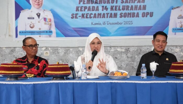 Tingkatkan Layanan Kebersihan di Somba Opu, Pemkab Gowa Serahkan Motor Sampah ke 14 Kelurahan