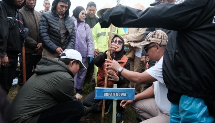 Tanam 10 Ribu Pohon, Bupati Gowa: Hijaukan Gunung! Jangan Menunggu Bencara Baru Bertindak