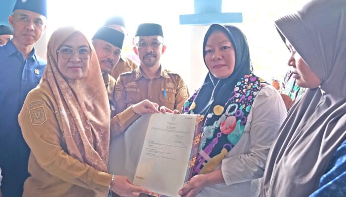 Tingkatkan Ekonomi Petani Bupati Gowa Serahkan 720 Sertipikat Redistribusi Tanah di Kecamatan Biringbulu