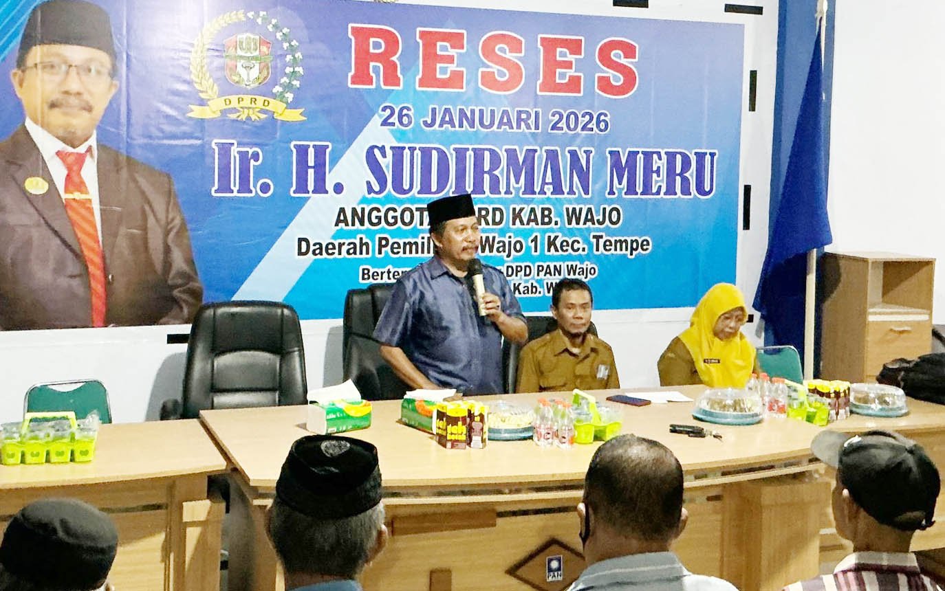 anggota dprd wajo sudirman meru berdialog dengan warga saat reses di kelurahan bulupabbulu kecamatan tempe