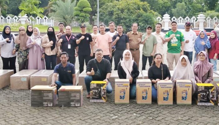 Bupati Bone Serahkan Bantuan Peralatan UMKM di Watampone Dorong Ekonomi Kerakyatan
