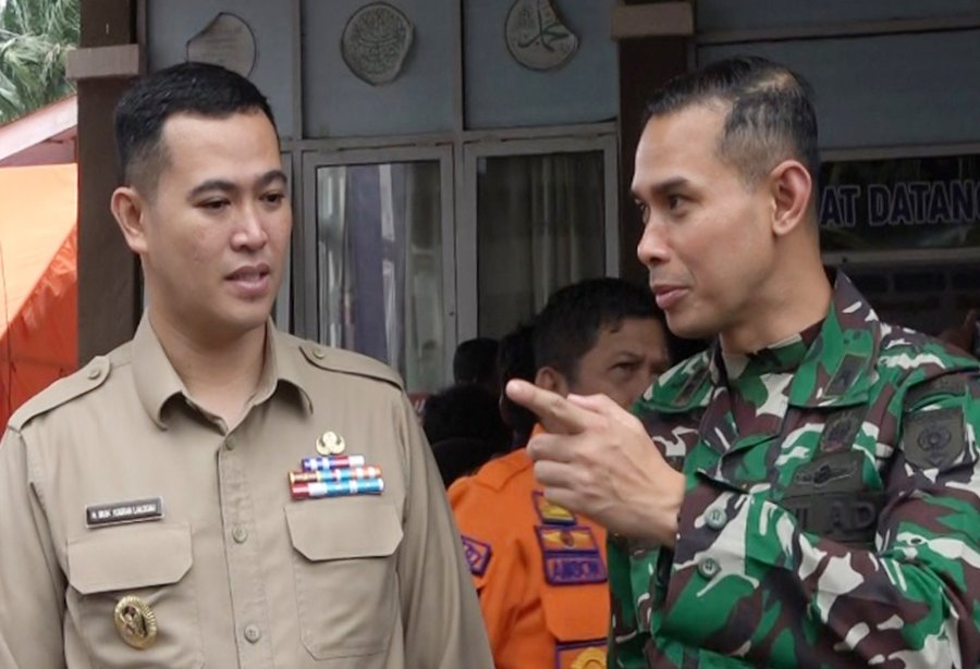 bupati pangkep myl dampingi menhub ri tinjau posko evakuasi pesawat atr 42-500 di pangkep