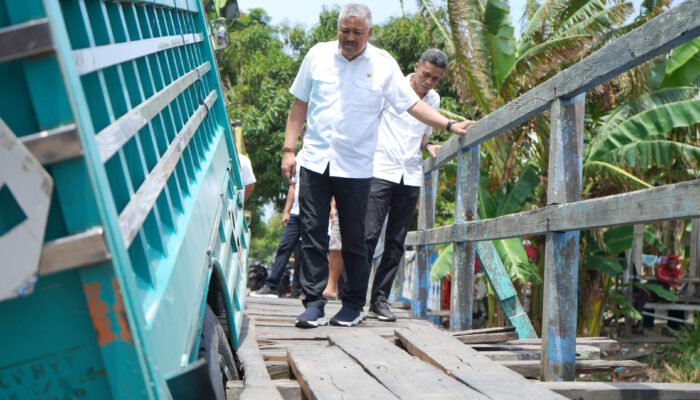 Bupati Pinrang Tinjau Jembatan Rusak, Perbaikan Segera Dilakukan