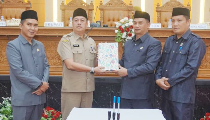 DPRD Luwu Ketok Palu, Perda Air Minum dan Pilkades Disahkan