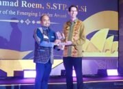 Dianggap Berdedikasi, Muhammad Roem Raih Emerging Leader Award dari Pemerintah Australia