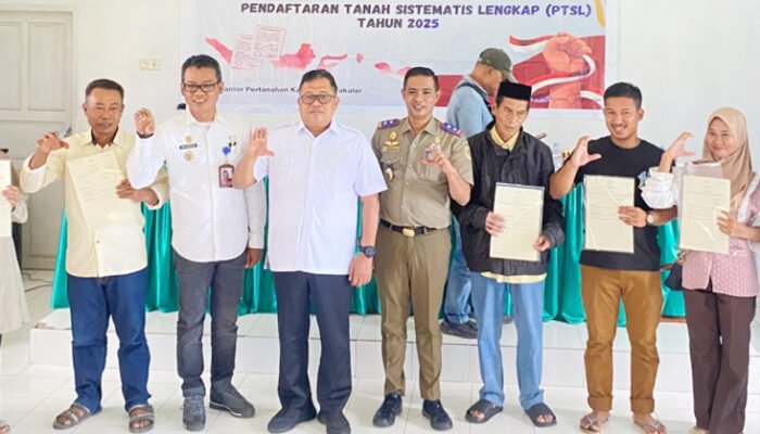 Dorong Kepastian Hukum, Bupati Takalar Serahkan 401 Sertifikat Tanah