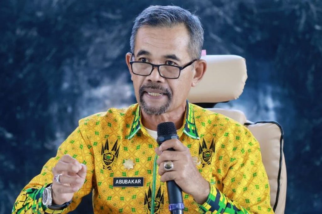 pj sekda barru pimpin rapat evaluasi kinerja 2025
