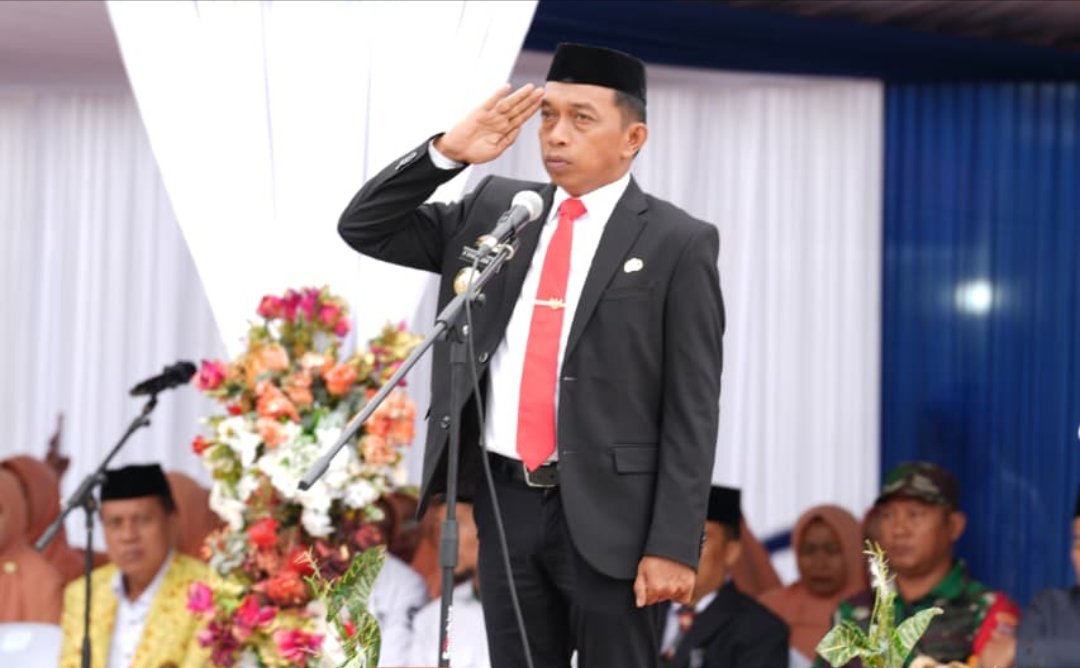 Bupati Sidrap Syaharuddin Alrif memimpin upacara Hari Amal Bakti ke-80 Kementerian Agama Kabupaten Sidrap