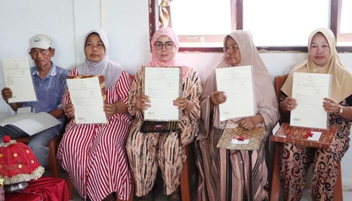 Akhirnya 70 Warga Kaballangan Pinrang Resmi Dapatkan Sertifikat Kepemilikan Tanah