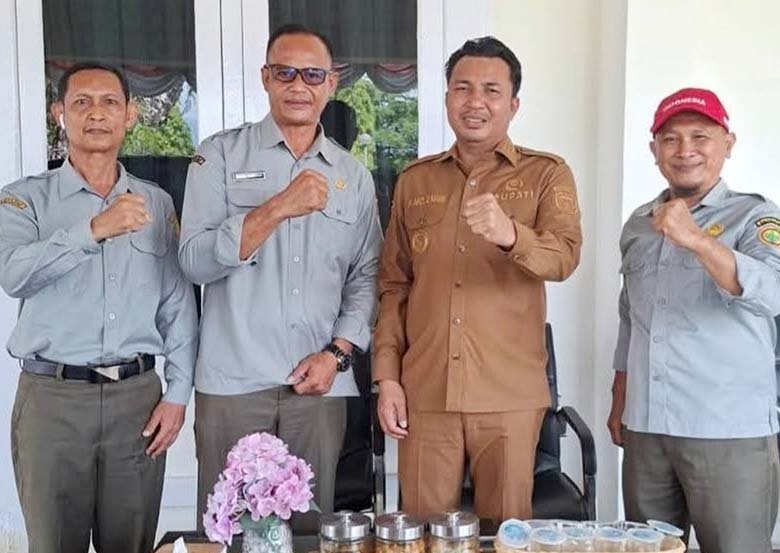 kepala tim kerja penyuluh pertanian luwu utara bersilaturahmi dengan bupati di rumah jabatan bupati