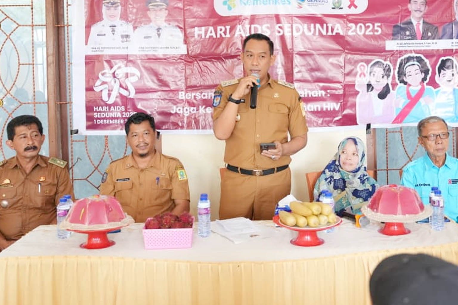 wakil bupati sinjai a mahyanto mazda membuka skrining hiv gratis bagi nelayan di aula ppi lappa sinjai utara