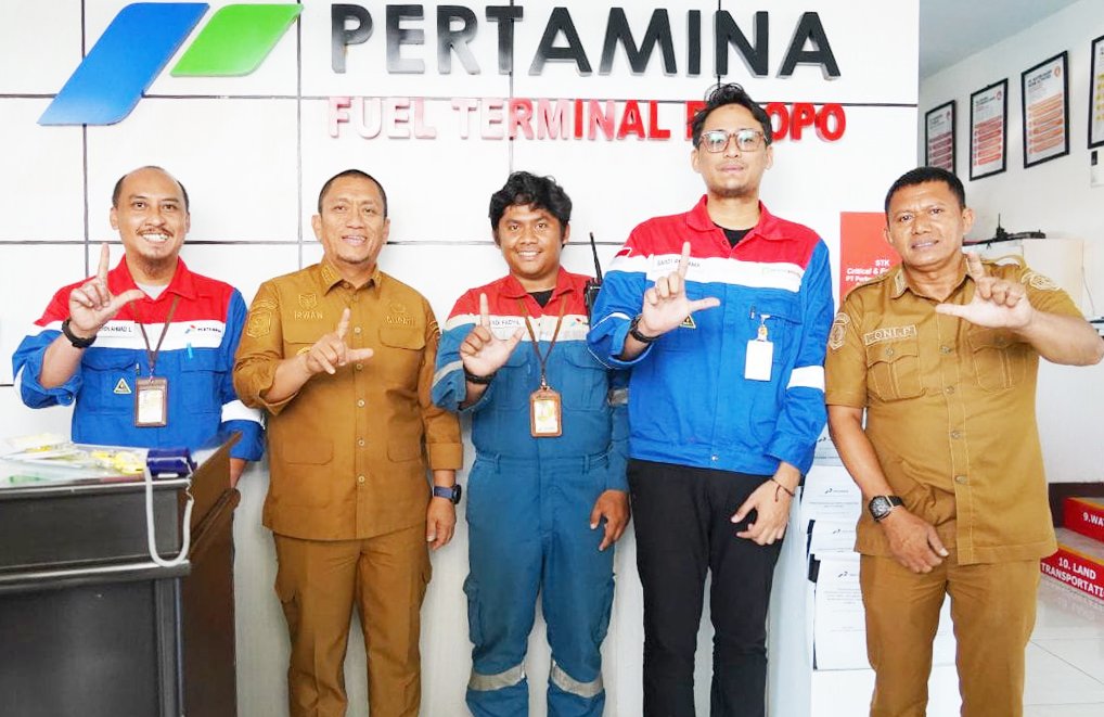 bupati luwu timur melakukan kunjungan kerja ke terminal bbm palopo di bua