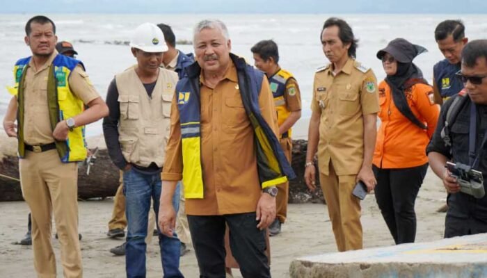 bupati pinrang irwan hamid tinjau lokasi abrasi pantai bersama jajaran terkait