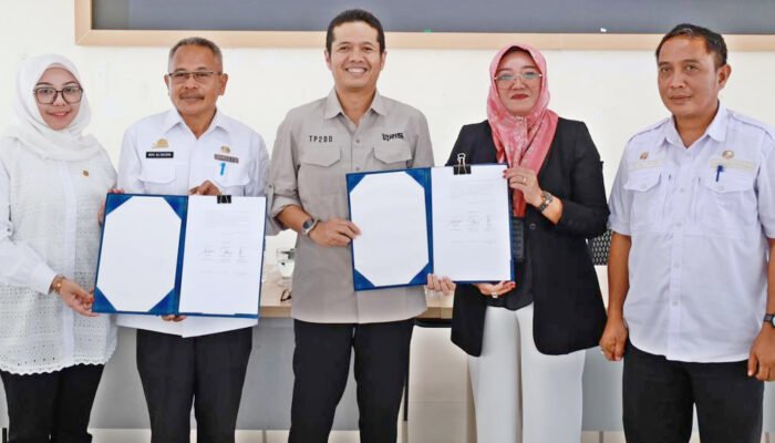 Donasi Rp500 Juta, Wabup Bulukumba Datangi Tanah Datar Pasca Bencana