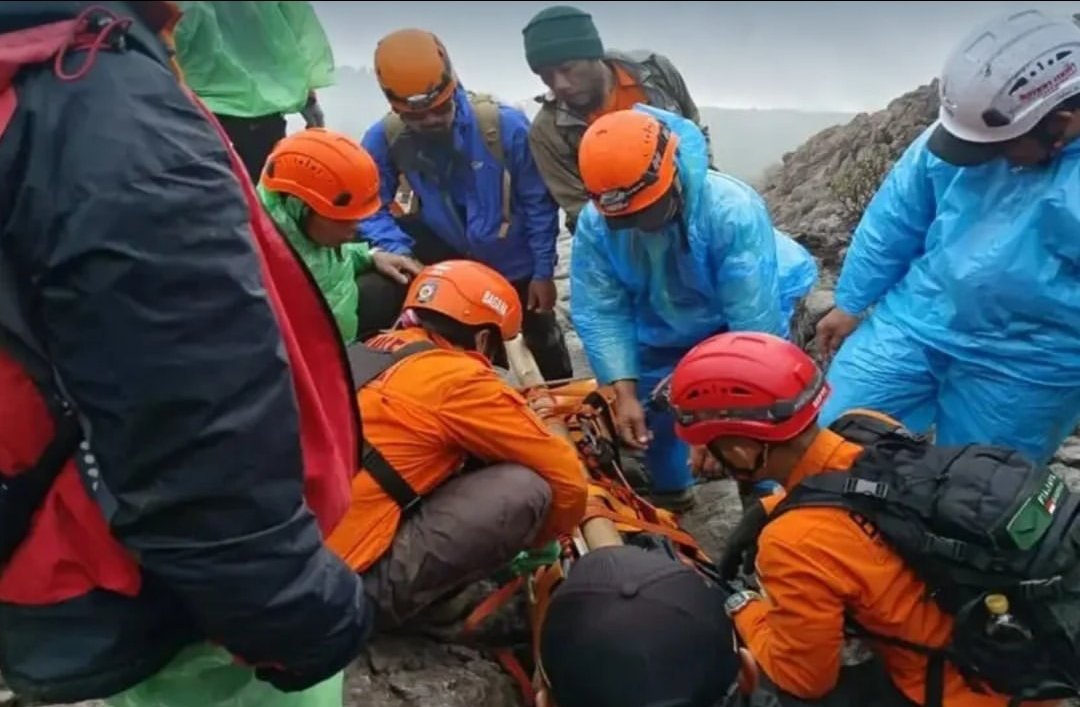 evakuasi pendaki syafiq ali