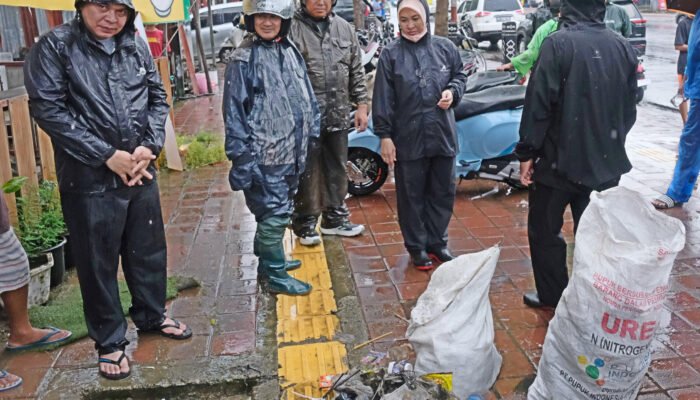 Bupati Gowa Turun Langsung, Drainase Tersumbat Picu Genangan