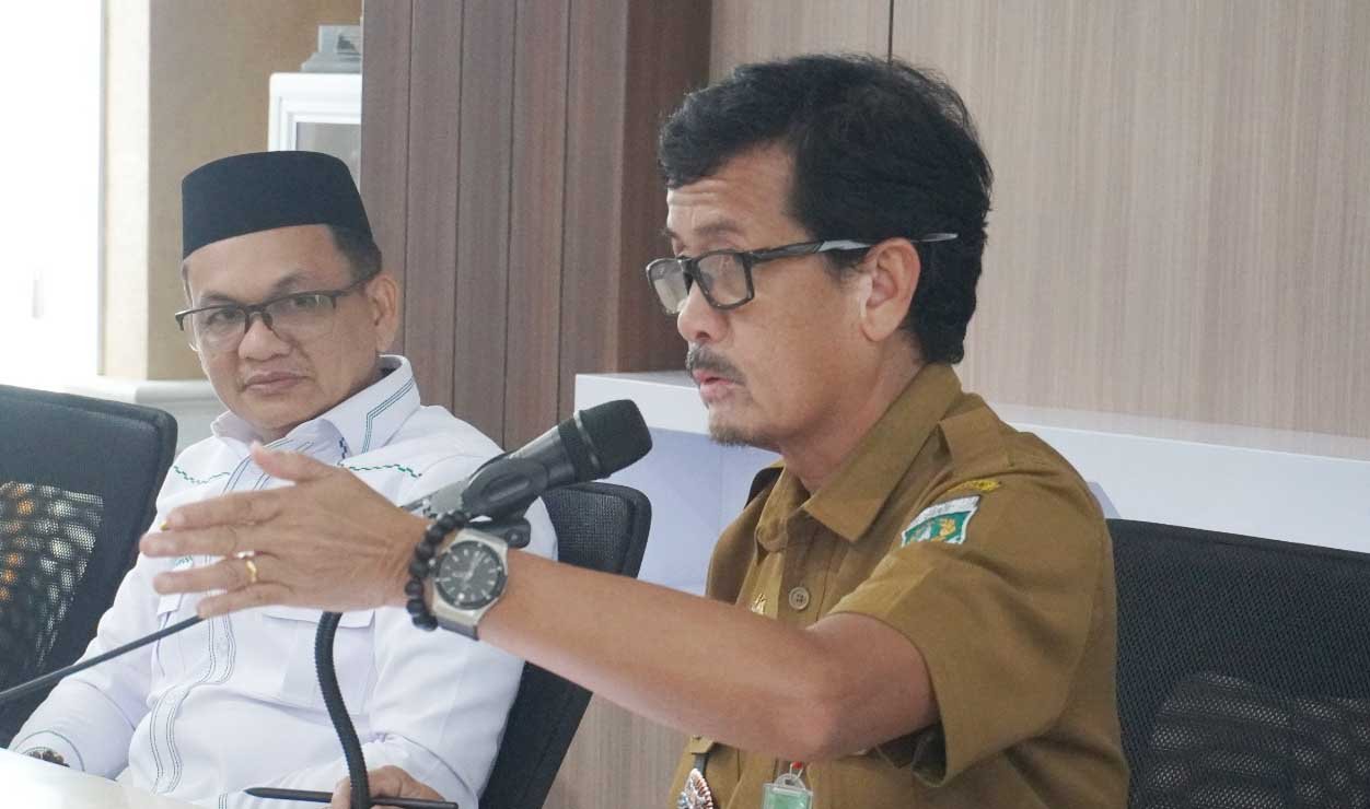 Sekda Pinrang Calo Kerrang memimpin rapat persiapan MTQ