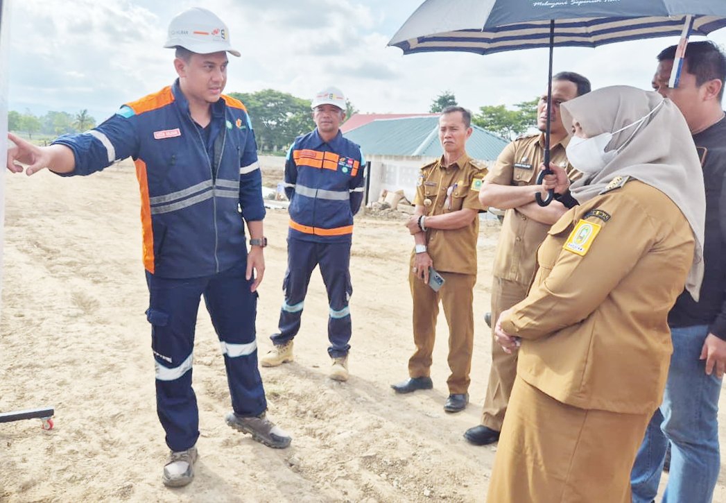 bupati sinjai hj ratnawati arif meninjau pembangunan sekolah rakyat di kawasan kantor bupati sinjai