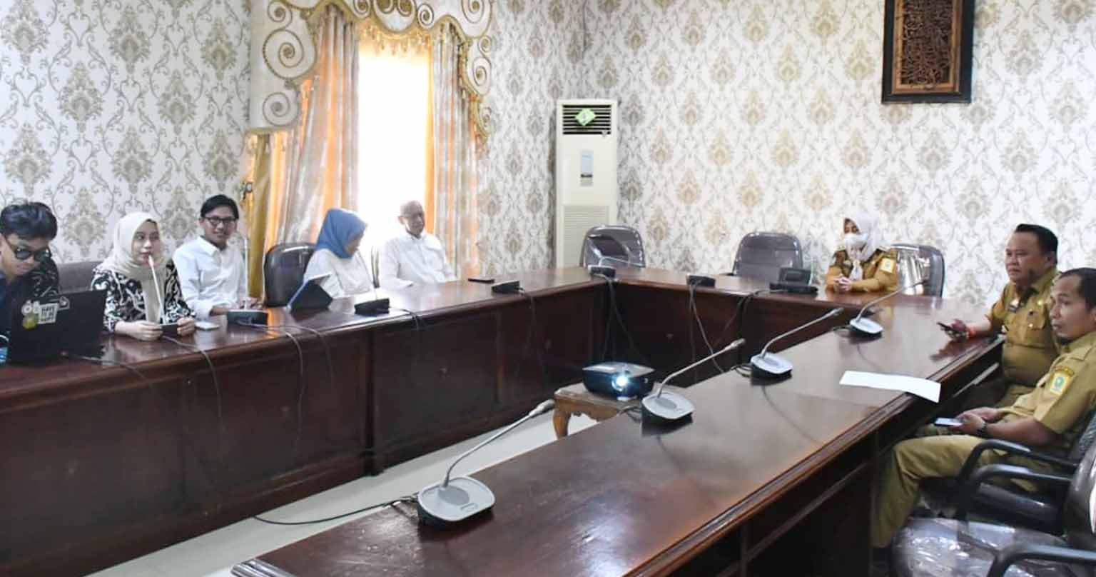 bupati sinjai hj ratnawati arif menerima audiensi pt urban sakti perkasa di rumah jabatan bupati sinjai