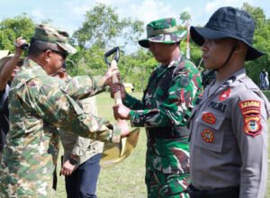 bupati bulukumba andi muchtar ali yusuf memimpin upacara pembukaan tmmd ke-127 di desa ara