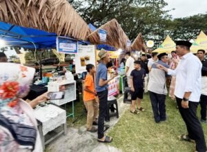 bupati bantaeng muh fathul fauzy nurdin membuka festival ramadhan bangkit vol 2 di lapangan hijau pantai seruni