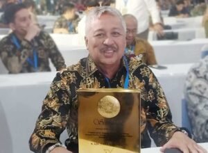 bupati pinrang h.a. irwan hamid menerima penghargaan lingkungan dari menteri lingkungan hidup ri di rakornas pengelolaan sampah 2026