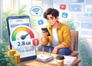 seorang pria memantau penggunaan kuota data di smartphone dengan indikator hampir habis, menggambarkan cara hemat kuota saat akses berita online