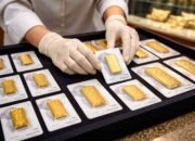 Dua Hari Rontok, Harga Emas Antam Jatuh dari Rekor Tertinggi