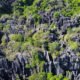panorama karst geopark maros pangkep dari udara dengan tebing batu kapur dan hamparan sawah hijau