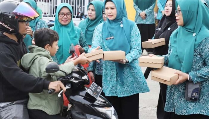 Ketua TP PKK Parepare Gelar Aksi Berbagi Takjil Ramadan 1447 H