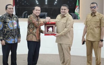 dirjen bina keuangan daerah kemendagri agus fatoni melakukan sosialisasi pengelolaan keuangan daerah di balaikota makassar