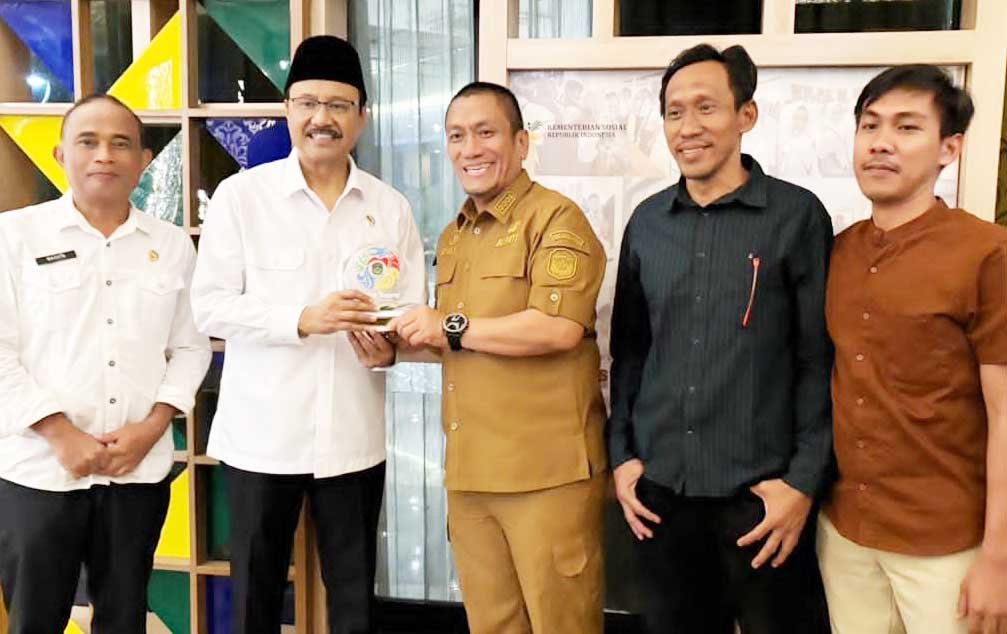 bupati luwu timur irwan bachri syam bertemu menteri sosial ri syaifullah yusuf di kantor kementerian sosial ri jakarta pusat