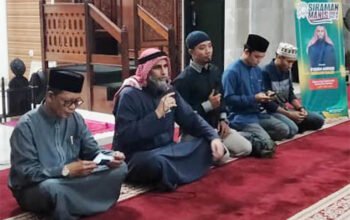 syekh ahmad ibrahim daud menyampaikan tausiyah ramadhan di masjid ikhtiar kampus unhas makassar