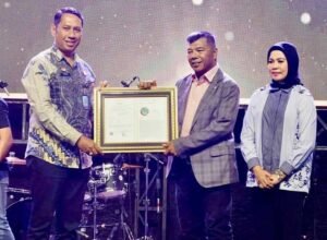 bupati bulukumba andi muchtar ali yusuf menerima sertifikat indikasi geografis di pantai merpati rabu 4 februari 2026