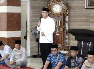wakil bupati bone andi akmal pasluddin berbuka puasa bersama masyarakat di masjid nurul qisthi tebba kecamatan salomekko