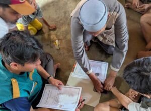 enam anggota keluarga bapak dinas mengucapkan dua kalimat syahadat di dusun tombiobong desa maleo jaya kecamatan batui selatan