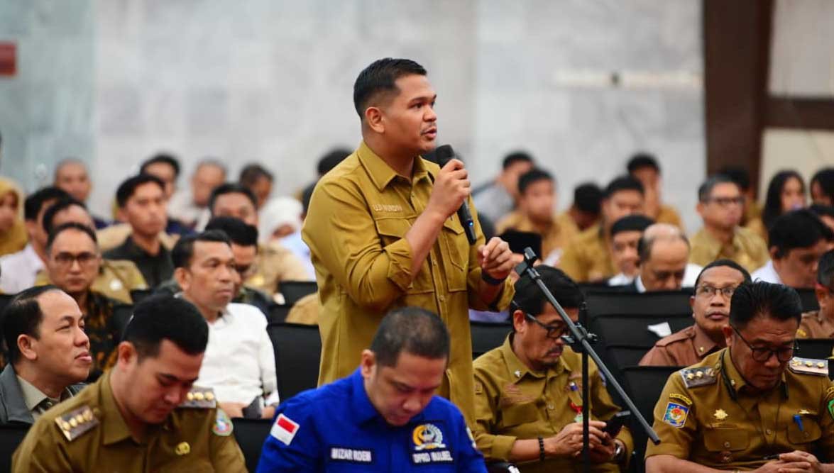 bupati bantaeng m. fathul fauzy nurdin menyampaikan permintaan dukungan pembangunan sekolah rakyat di ruang pola gubernur sulsel senin 9 februari 2026