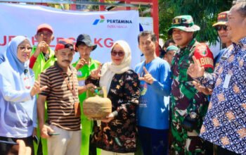 wakil bupati hj puspawati husler meninjau distribusi tabung lpg 3 kg di luwu timur