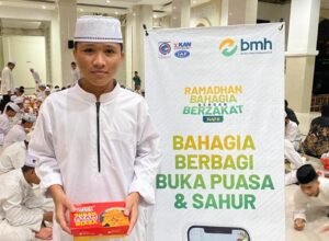 santri pesantren al bayan mengikuti buka puasa bersama di makassar