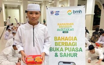 santri pesantren al bayan mengikuti buka puasa bersama di makassar