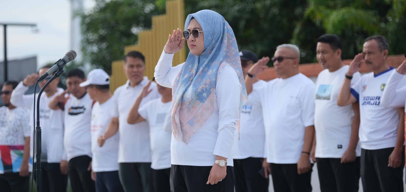 bupati gowa sitti husniah talenrang memimpin apel kerja bakti di lapangan sultan hasanuddin sungguminasa 13/2/2026