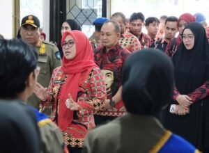 bupati gowa memberi arahan penertiban reklame di kantor satpol pp kabupaten gowa