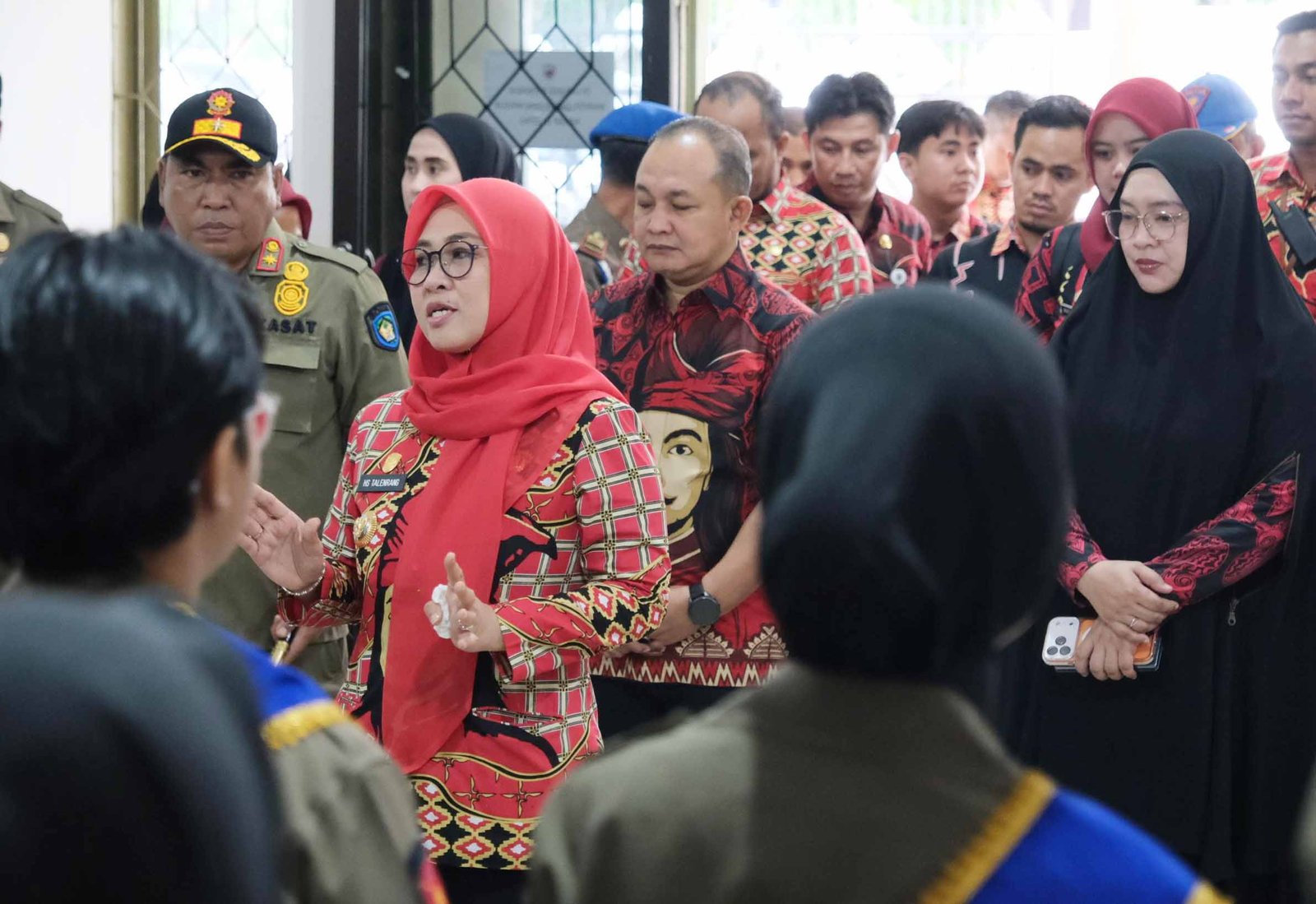 bupati gowa memberi arahan penertiban reklame di kantor satpol pp kabupaten gowa