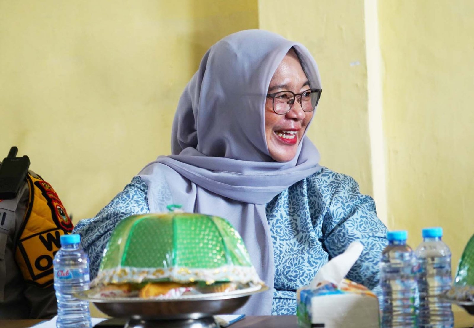 wakil bupati luwu timur memimpin rapat persiapan mtq xi di aula kantor camat tomoni timur